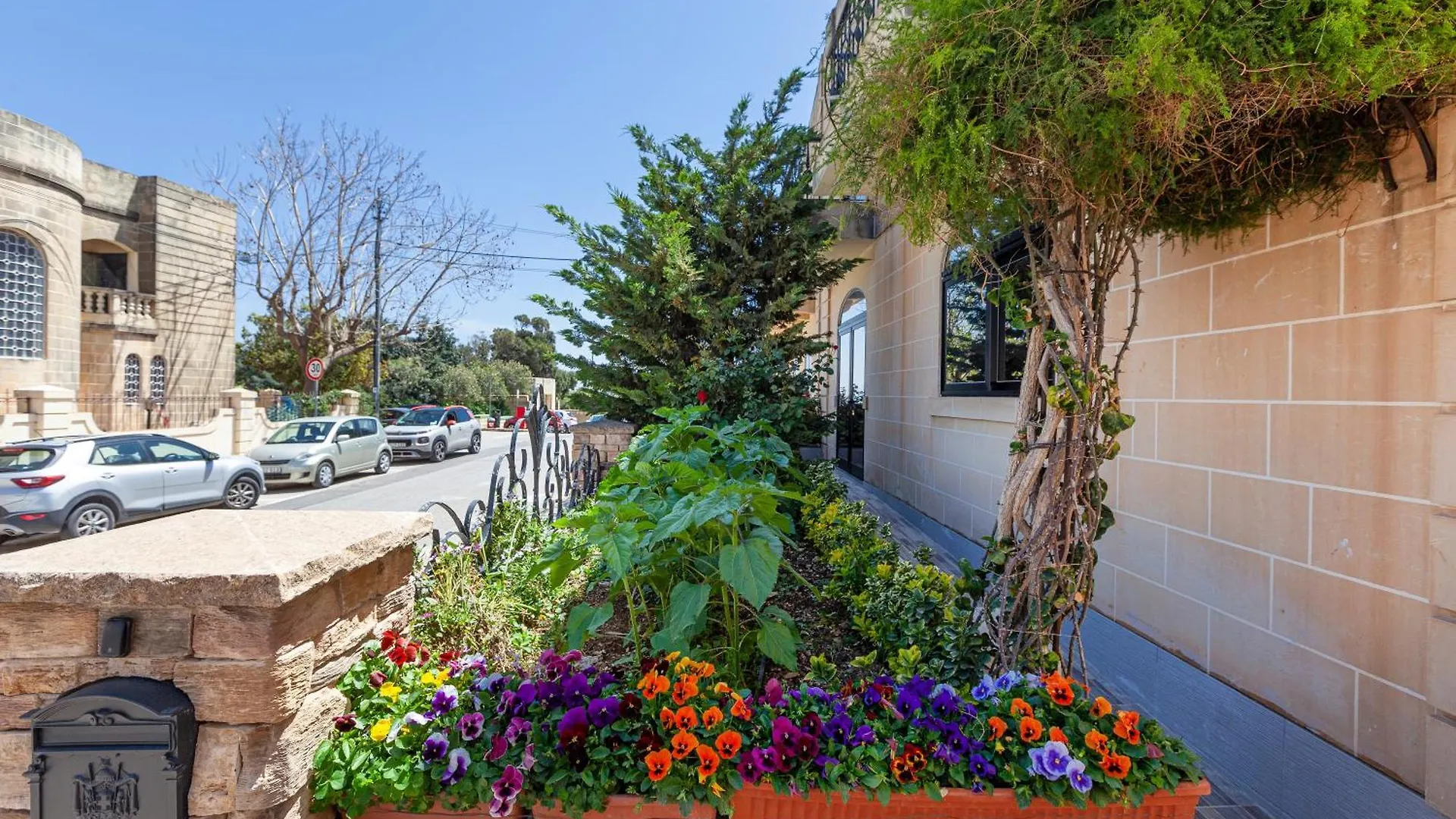 Modern & Lovely Studio - Prime Location Saint Julian's 0*,  몰타
